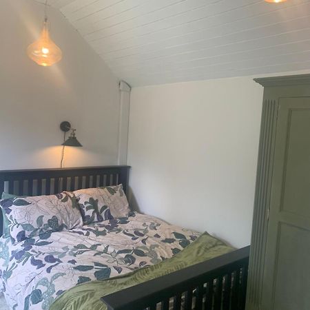 Newly Refurbished One Bedroom With Additional Sofa Bed Self Contained Flat In Garden Abbots Langley Exterior foto